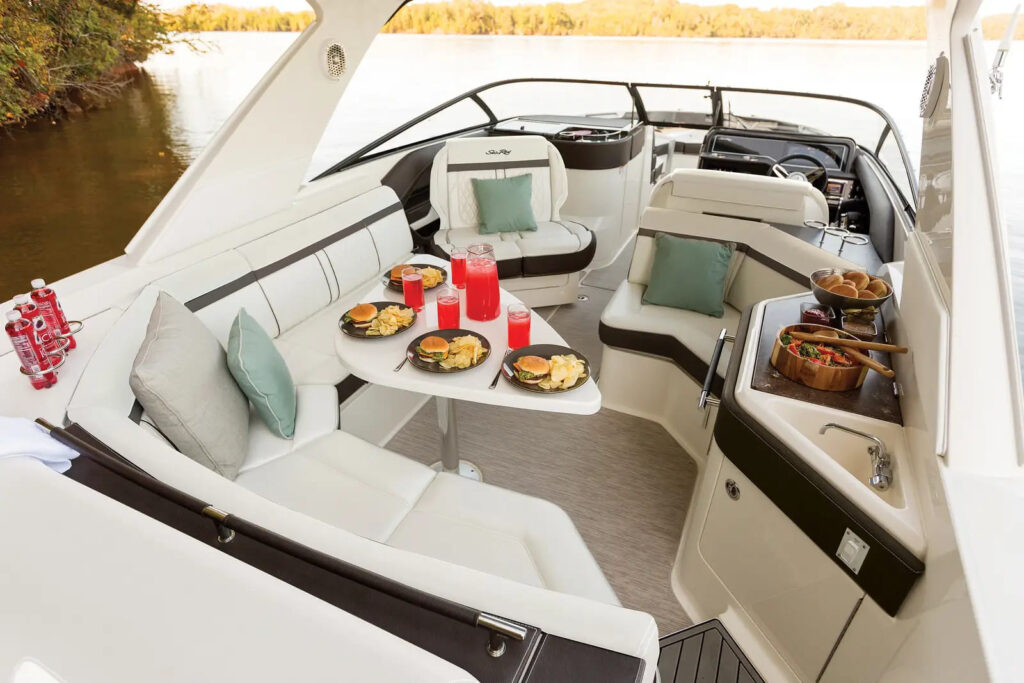 What to eat and drink on a Chicago yacht charter – the ultimate party planning guide