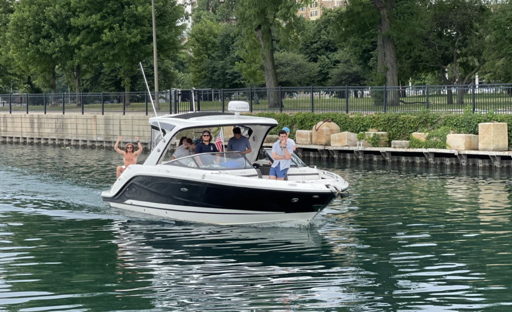 Private Yacht vs Public Boat Tour in Chicago – What’s the Difference?