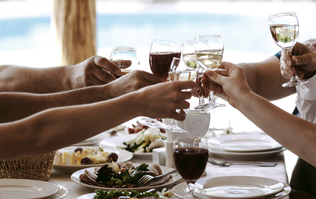 Chicago Dinner Cruise vs Private Yacht Rental – Which Is Worth It?